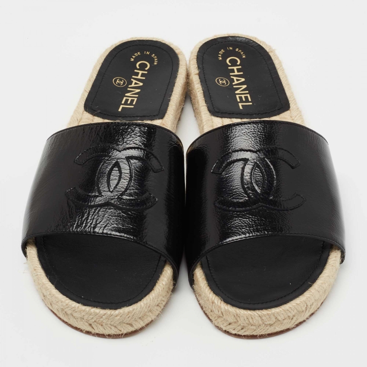 Pre Owned Chanel Black Patent Leather CC Flat Espadrille Slides Size 38