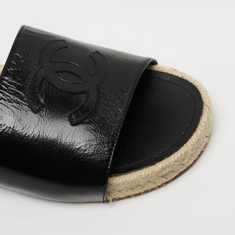 Pre Owned Chanel Black Patent Leather CC Flat Espadrille Slides Size 38