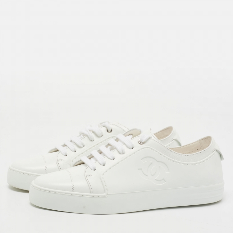 Pre Owned Chanel White Leather and Rubber CC Low Top Sneakers Size 38
