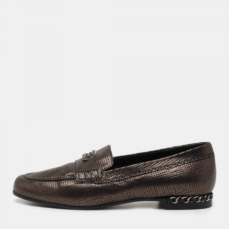 Pre Owned Chanel Metallic Textured Leather CC Chain Loafers Size 36.5