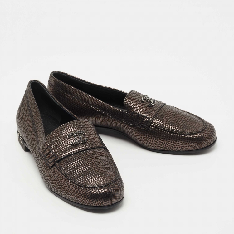 Pre Owned Chanel Metallic Textured Leather CC Chain Loafers Size 36.5