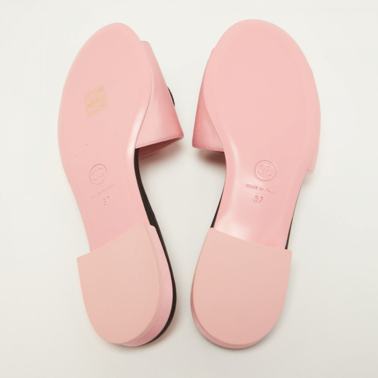 Pre Owned Chanel Pink/Navy Blue Canvas CC Camelia Flat Slides Size 37