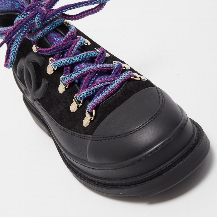 مملوكة مسبقًا Chanel Black/Blue Leather and Fabric Ankle Books Size 38   