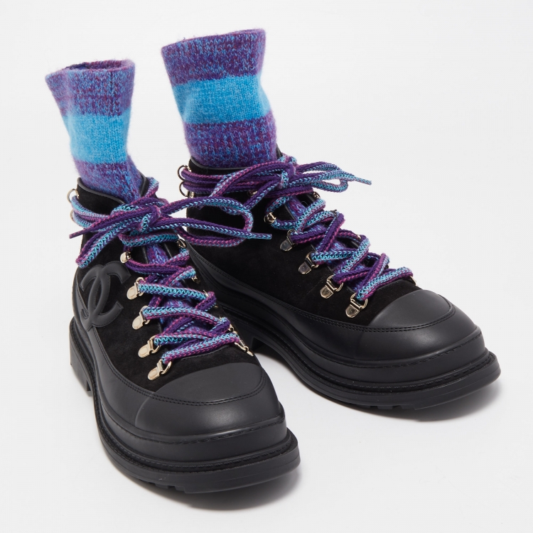 مملوكة مسبقًا Chanel Black/Blue Leather and Fabric Ankle Books Size 38   