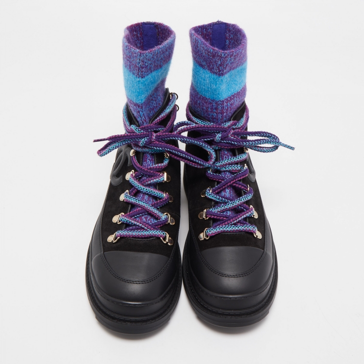 مملوكة مسبقًا Chanel Black/Blue Leather and Fabric Ankle Books Size 38   