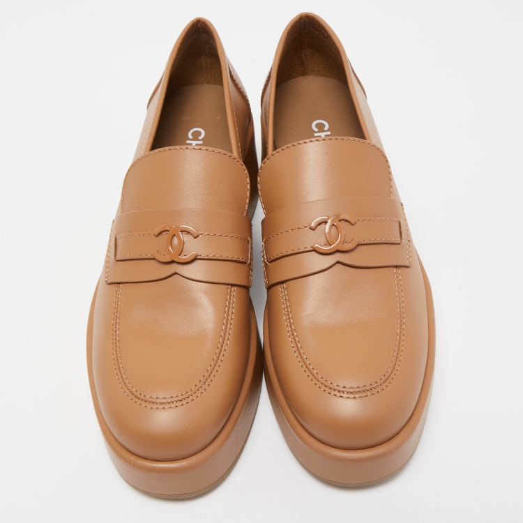 Pre Owned Chanel Brown Leather CC Platform Loafers Size 39.5