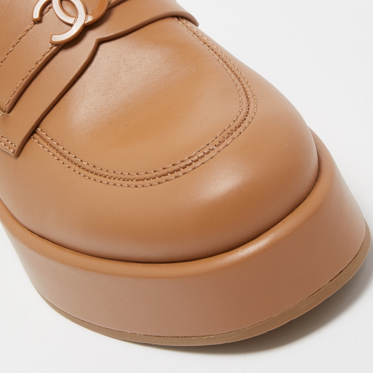 Pre Owned Chanel Brown Leather CC Platform Loafers Size 39.5