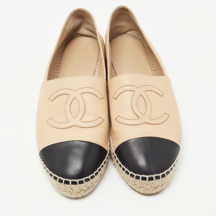 Pre Owned Chanel Beige/Black Leather Cap Toe CC Espadrille Flats Size 42
