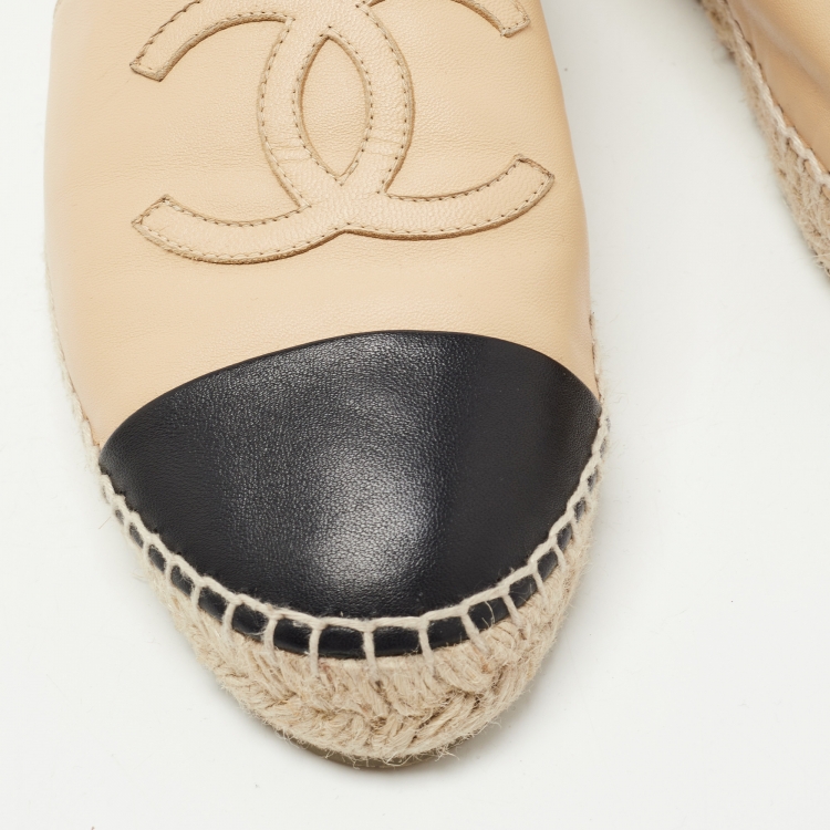 Pre Owned Chanel Beige/Black Leather Cap Toe CC Espadrille Flats Size 42
