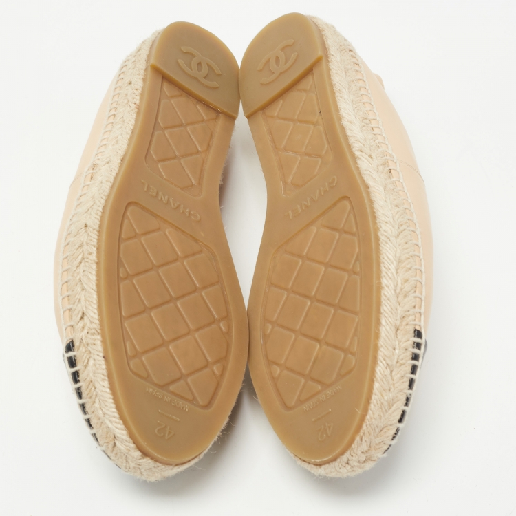 Pre Owned Chanel Beige/Black Leather Cap Toe CC Espadrille Flats Size 42