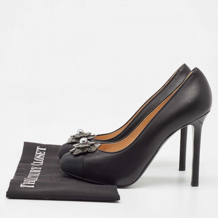 Pre Owned Chanel Black Leather Embellishment Camellia Pumps Size 39
