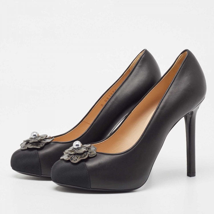 Pre Owned Chanel Black Leather Embellishment Camellia Pumps Size 39