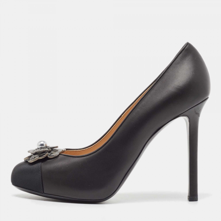 Pre Owned Chanel Black Leather Embellishment Camellia Pumps Size 39