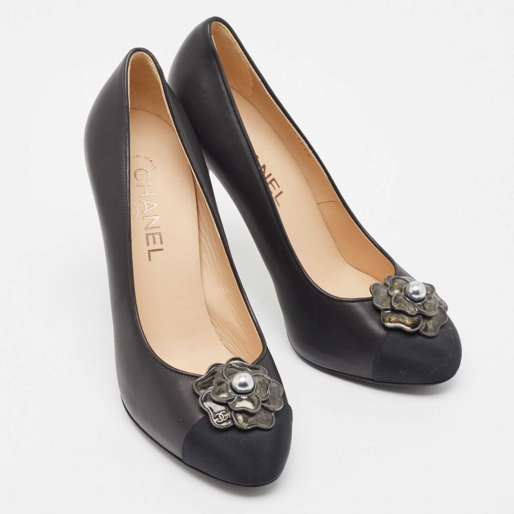 Pre Owned Chanel Black Leather Embellishment Camellia Pumps Size 39