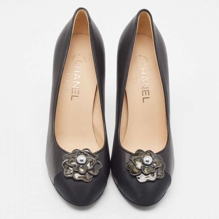Pre Owned Chanel Black Leather Embellishment Camellia Pumps Size 39