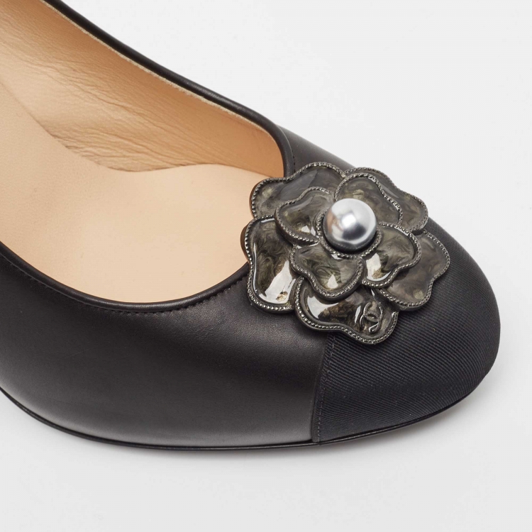 Pre Owned Chanel Black Leather Embellishment Camellia Pumps Size 39