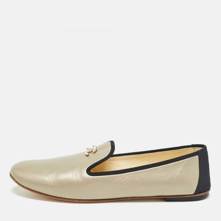 Pre Owned Chanel Metallic/Black Leather and Canvas Faux Pearl CC Slip On Loafers Size 41.5 