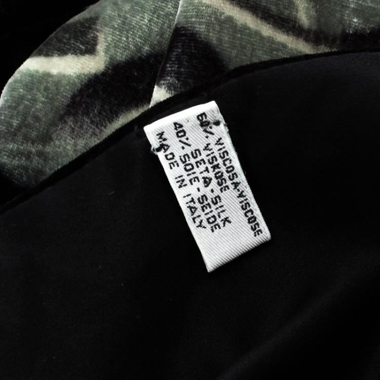 مملوكة مسبقًا Chanel  Black and Green CC Logo Velvet Scarf