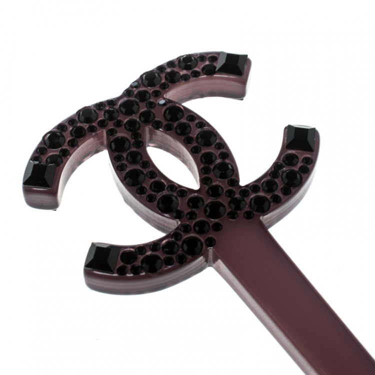 مملوكة مسبقًا Chanel CC Crystal Purple Resin Hair Pick Accessory