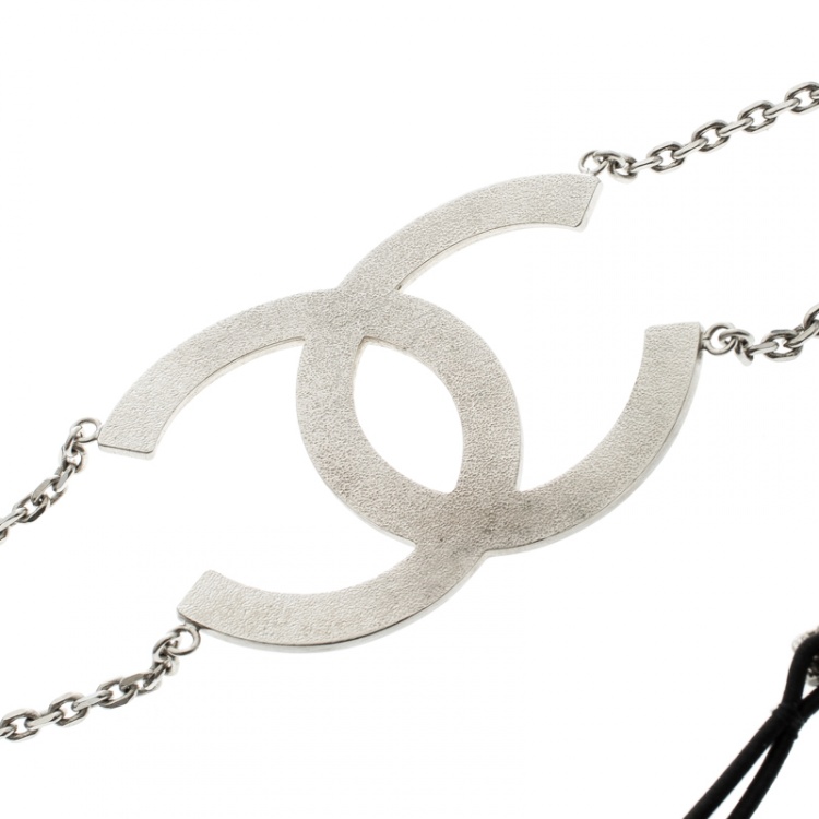 مملوكة مسبقًا Chanel CC Crystal Embellished Silver Tone Headband