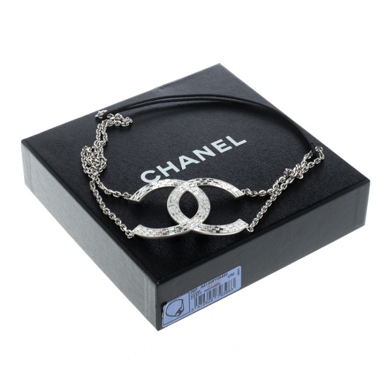 مملوكة مسبقًا Chanel CC Crystal Embellished Silver Tone Headband