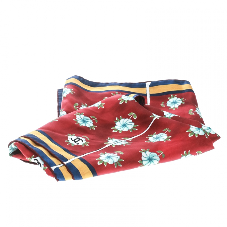 مملوكة مسبقًا Chanel Shaded Red Floral and CC Print Silk Square Scarf