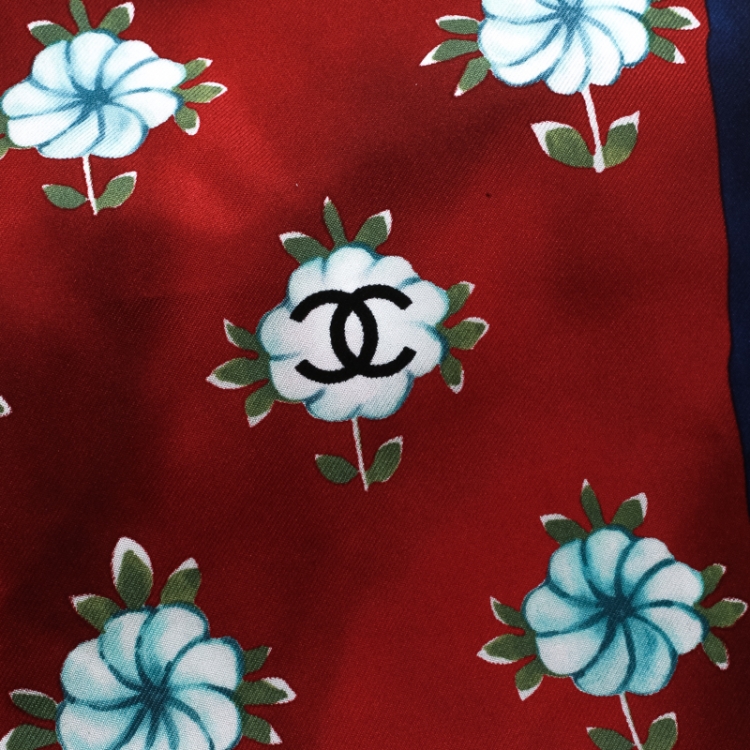 مملوكة مسبقًا Chanel Shaded Red Floral and CC Print Silk Square Scarf