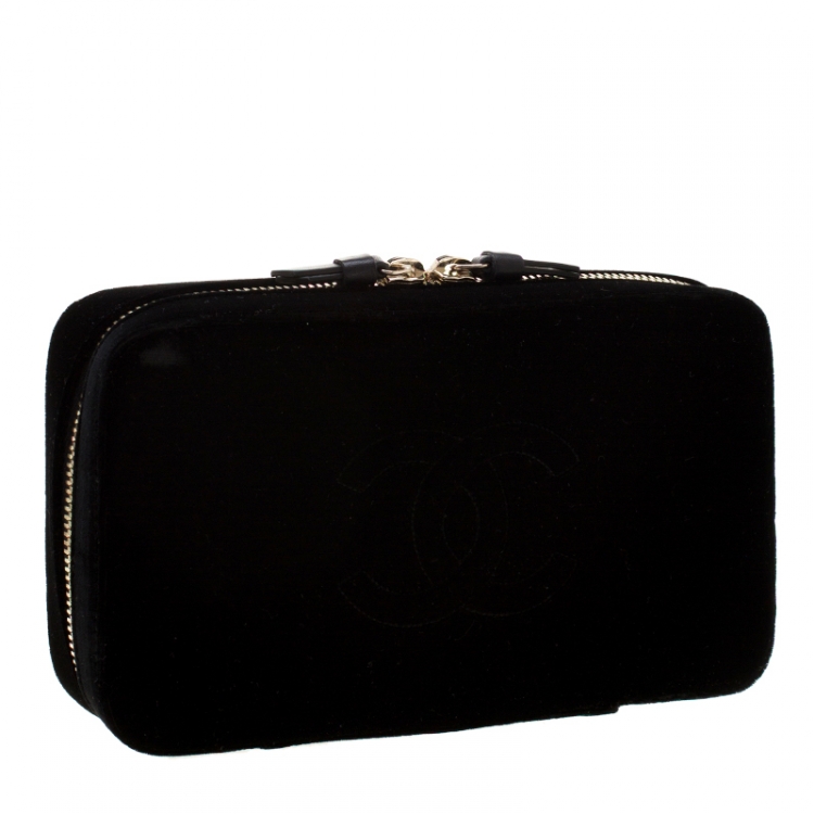 مملوكة مسبقًا  حافظة سفر شانيل CC مجوهرات قطيفة سوداء