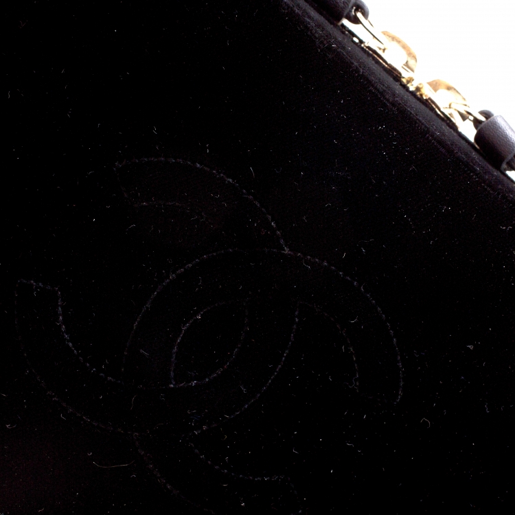 مملوكة مسبقًا  حافظة سفر شانيل CC مجوهرات قطيفة سوداء