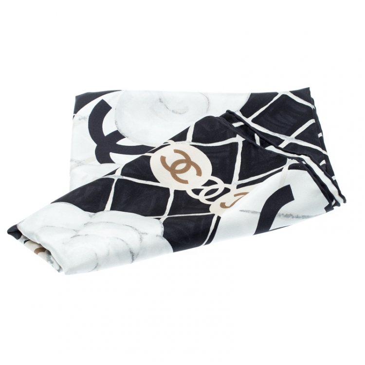 مملوكة مسبقًا Chanel Black Camellia and CC Logo Print Silk Square Scarf