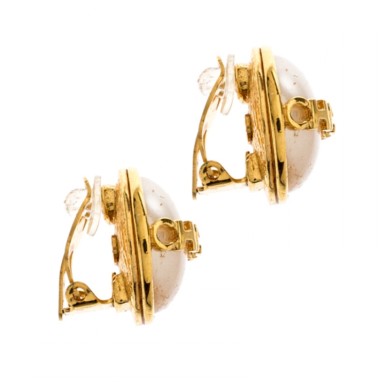 Chanel Vintage Faux Pearl Gold Tone Round Clip-on Stud Earrings Chanel