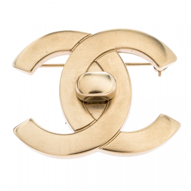 chanel cc logo brooch