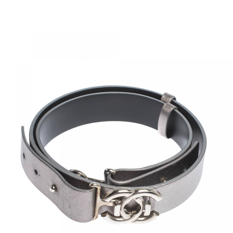 Pre Owned Chanel Metallic Silver Leather CC Buckle Adjustable Belt 90CM