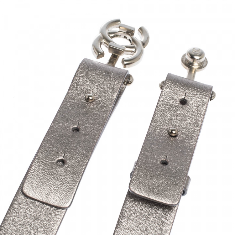 Pre Owned Chanel Metallic Silver Leather CC Buckle Adjustable Belt 90CM