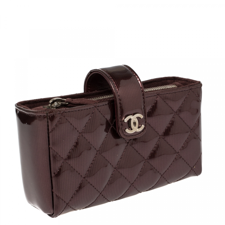 Pre Owned Chanel Burgundy Quilted Patent Leather CC Phone Holder 