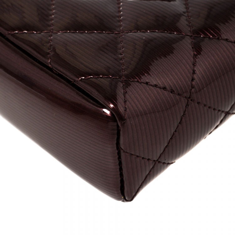 Pre Owned Chanel Burgundy Quilted Patent Leather CC Phone Holder 