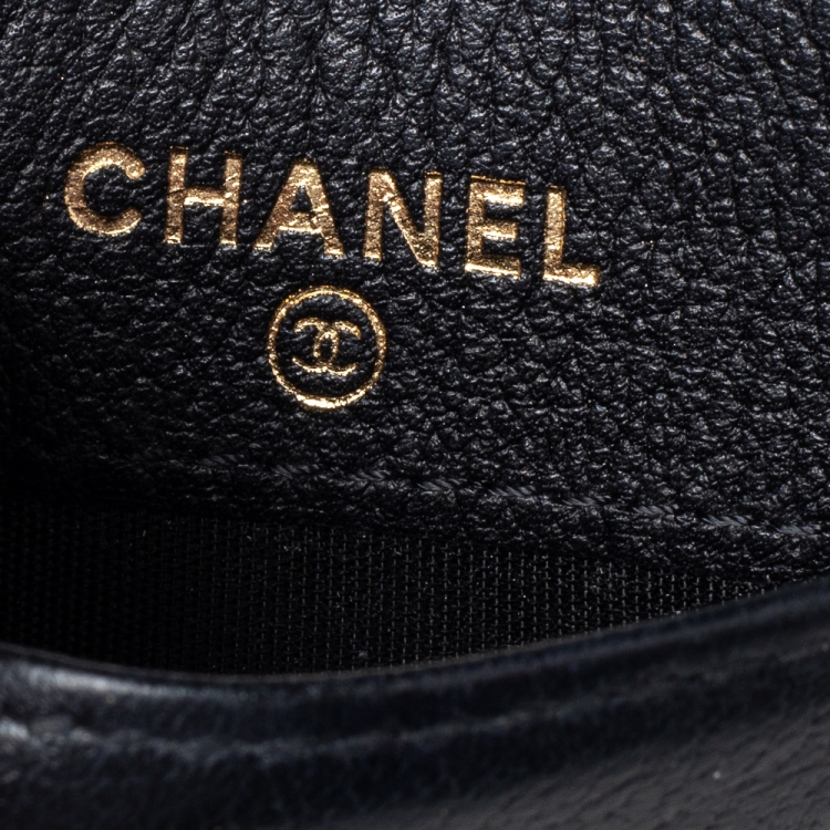 مملوكة مسبقًا Chanel Black Leather CC Camellia Embossed Card Holder