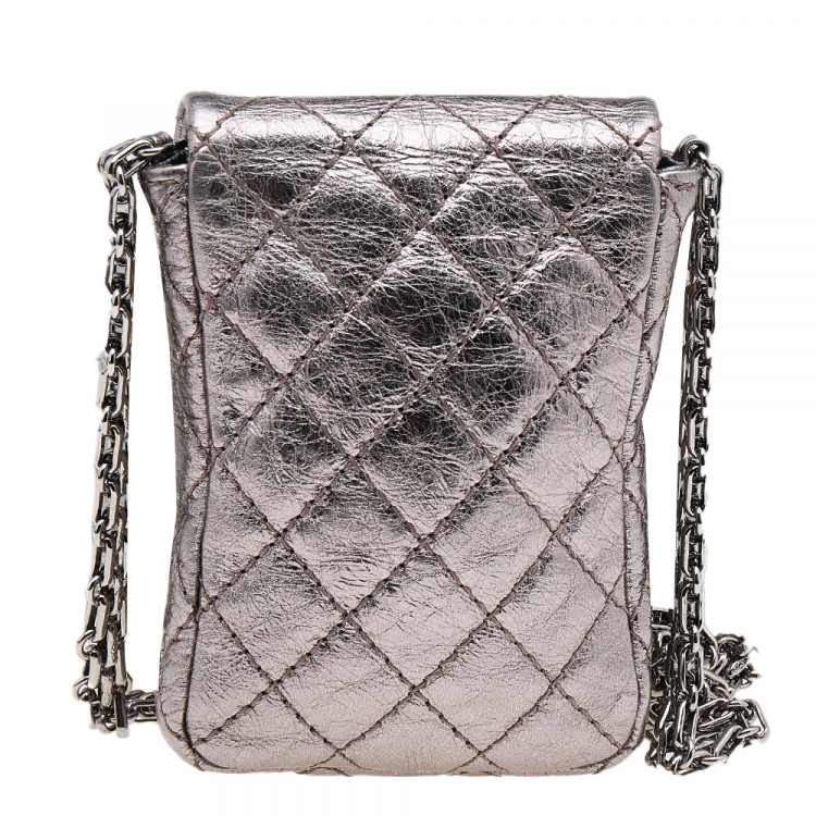 Pre Owned Chanel Metallic Silver Quilted Crinkled Leather Reissue Phone Holder 