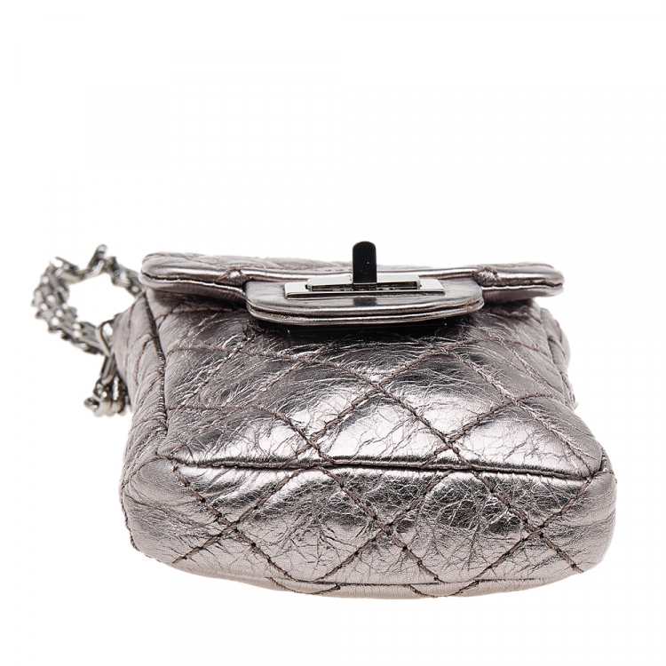 Pre Owned Chanel Metallic Silver Quilted Crinkled Leather Reissue Phone Holder 