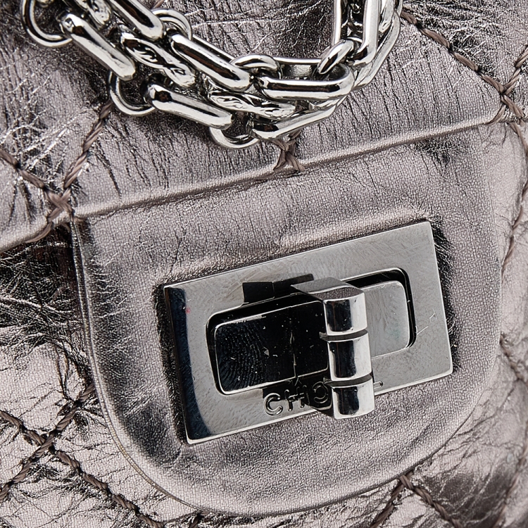 Pre Owned Chanel Metallic Silver Quilted Crinkled Leather Reissue Phone Holder 