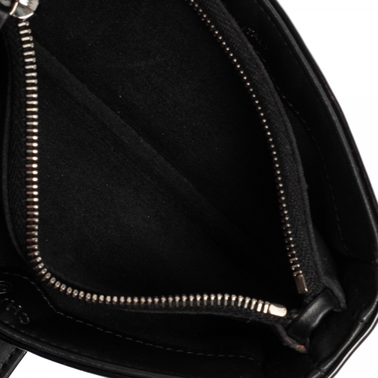 مملوكة مسبقًا Chanel Black Patent Leather Boy Phone Pouch