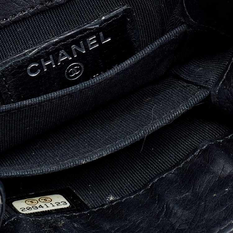 مملوكة مسبقًا Chanel Black Leather CC Crossbody Phone Holder
