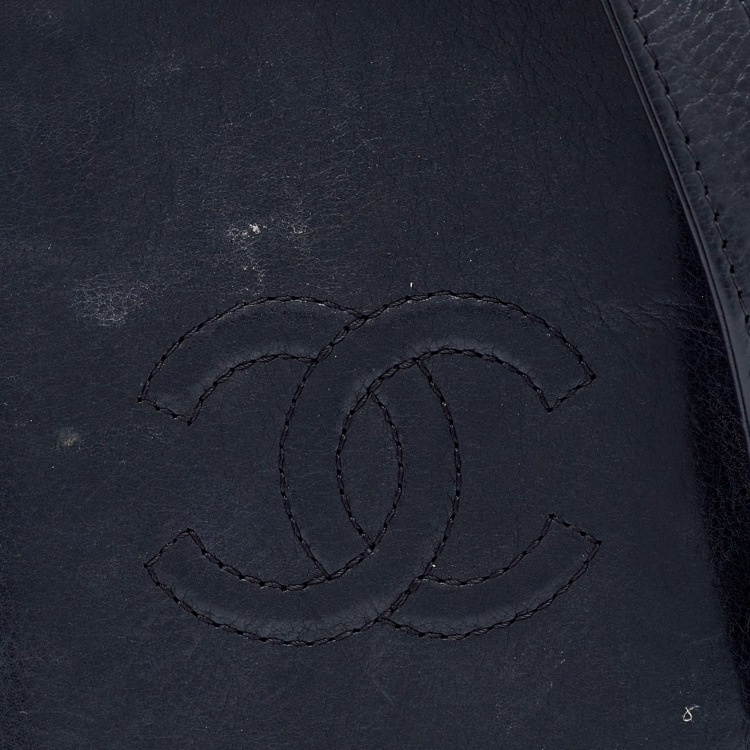 مملوكة مسبقًا Chanel Black Leather CC Crossbody Phone Holder