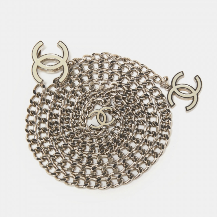 Pre Owned Chanel Silver Tone Enamel CC Charm Chain Belt