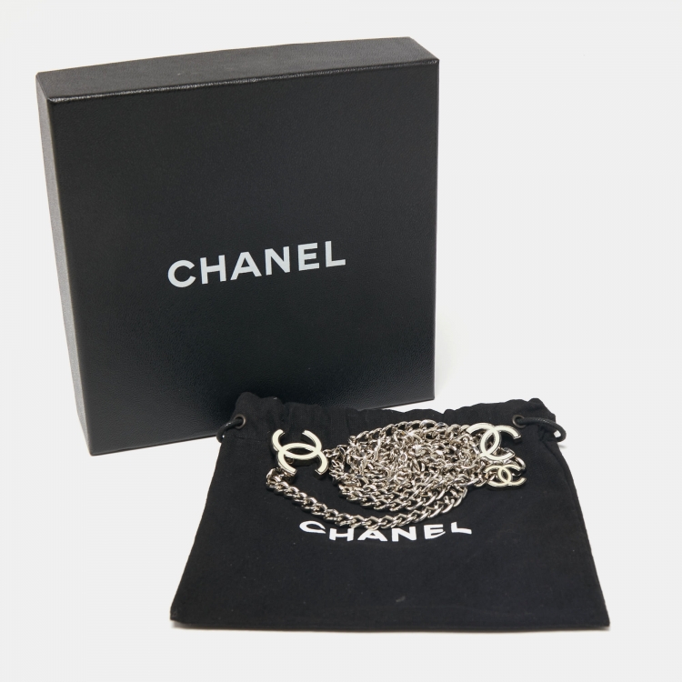 Pre Owned Chanel Silver Tone Enamel CC Charm Chain Belt