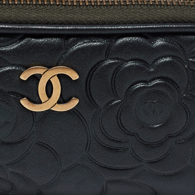 Pre Owned Chanel Dark Green Leather CC Camellia Cosmetic Pouch