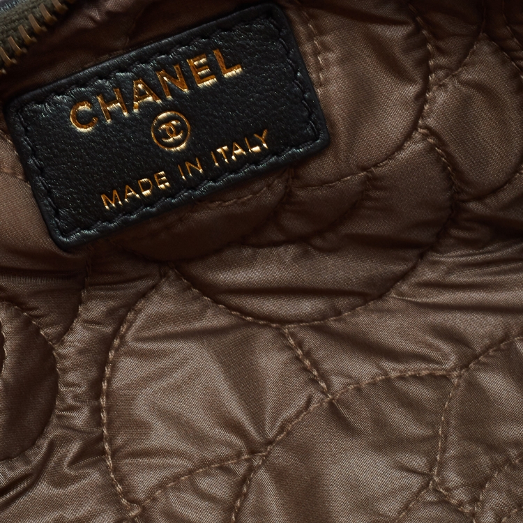 Pre Owned Chanel Dark Green Leather CC Camellia Cosmetic Pouch