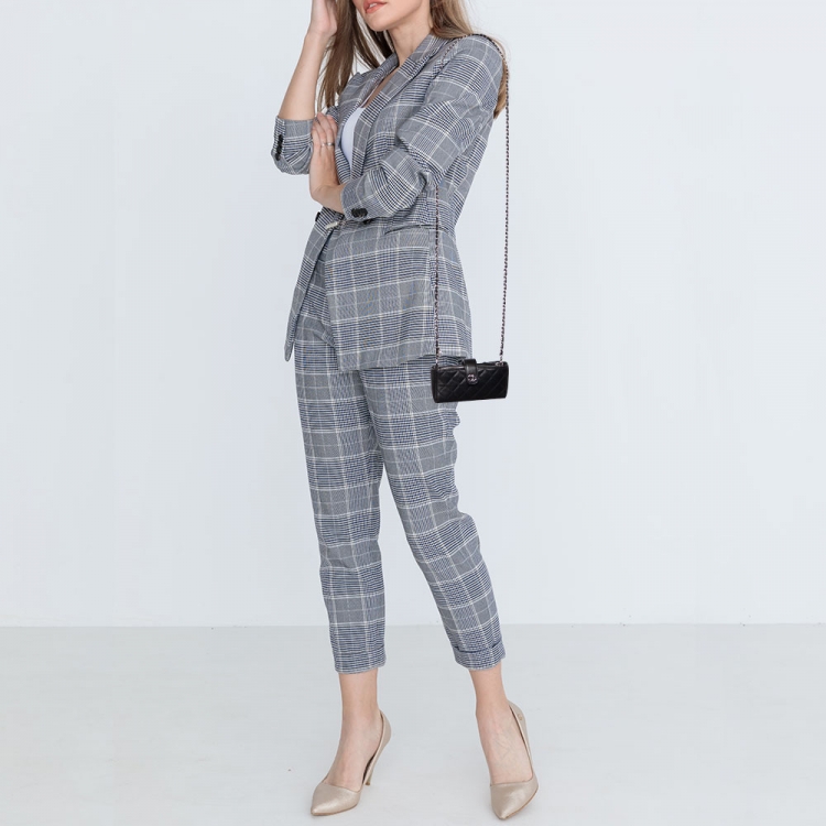 Pre Owned Chanel Black Quilted Leather CC Chain Phone Pouch