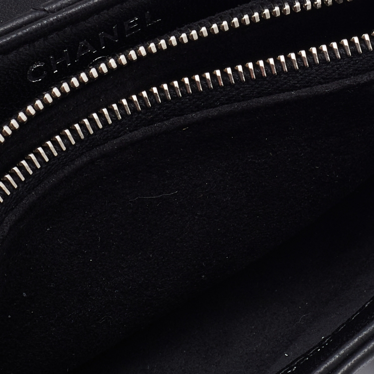 Pre Owned Chanel Black Quilted Leather CC Chain Phone Pouch