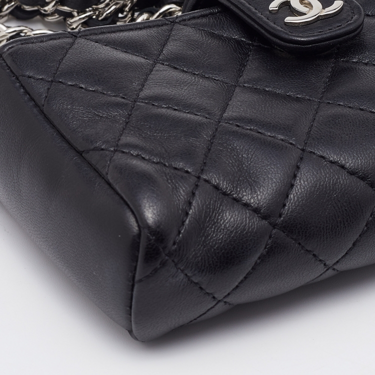 Pre Owned Chanel Black Quilted Leather CC Chain Phone Pouch